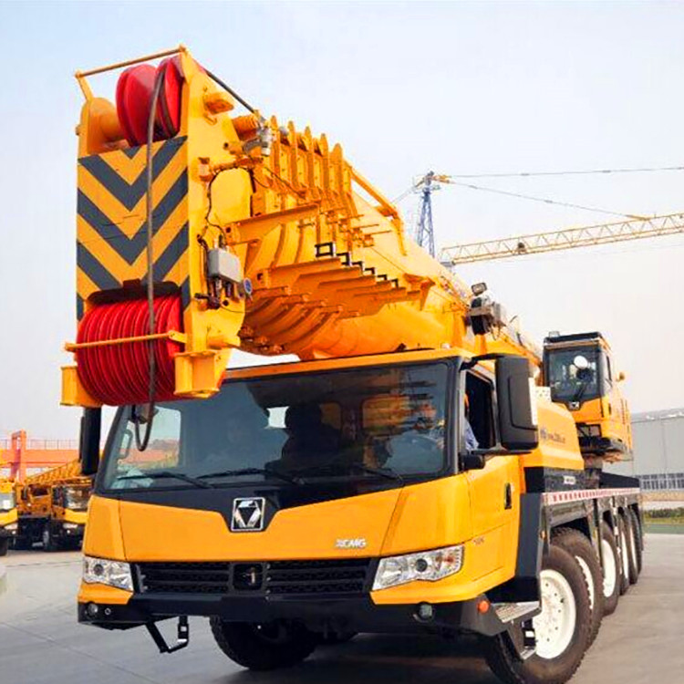 XCMG Official 220 Ton Mobile Lifting Crane XCT220 China